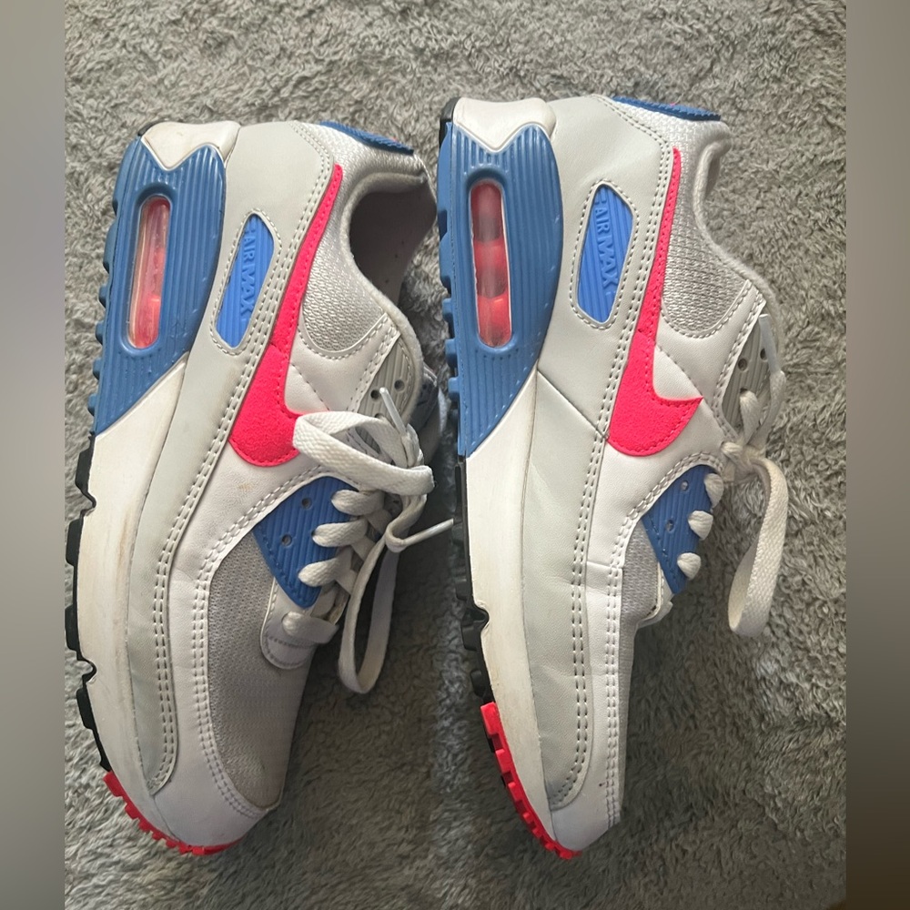 Women’s Nike Air Maxx size 9